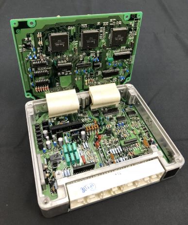 (Discontinued)  AMUSE TOYOTA  CHASER JZX100 ECU Capacitor Replacement