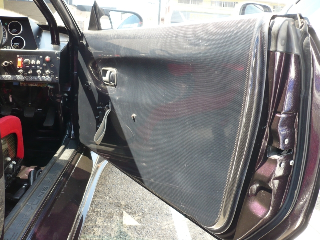 Bee R R32 Skyline 2-door carbon lining driver's side