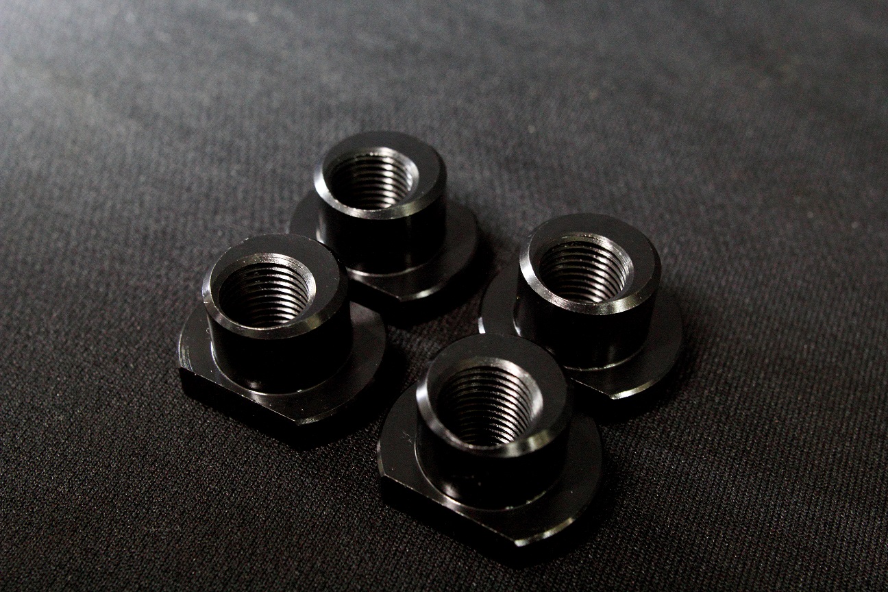 KAZAMA AUTO キャリパー偏芯アダプター（フロント用）